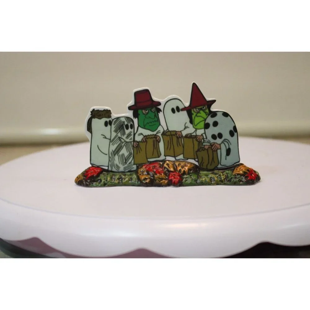 Dept 56 Halloween Village - Trick or Treat Lane with Peanuts - Picture 6 of 10